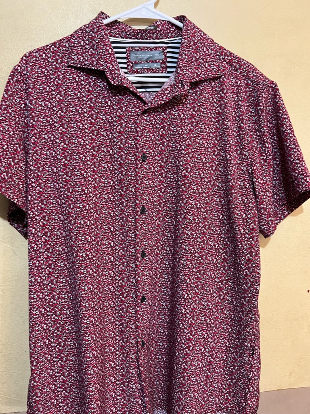 Men's Short-Sleeve Button-Down Shirt in Burgundy Micro Floral